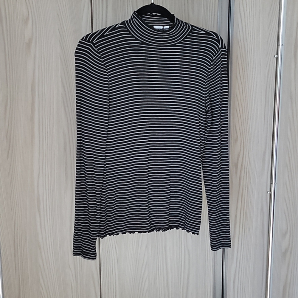 Gap stripped turtle neck long sleeve